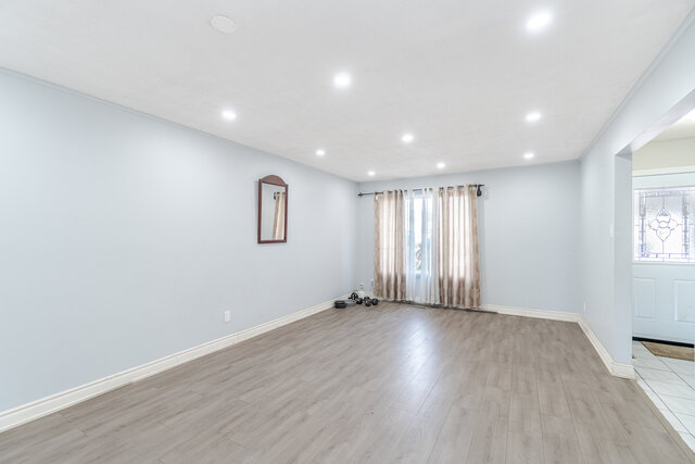 102 Courtleigh Square, Brampton - photo 7