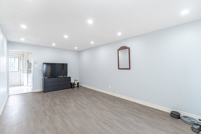102 Courtleigh Square, Brampton - photo 9