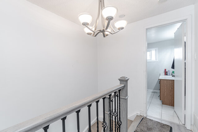 102 Courtleigh Square, Brampton - photo 18