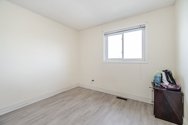 102 Courtleigh Square, Brampton - photo 22