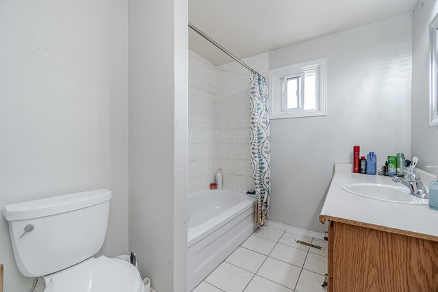 102 Courtleigh Square, Brampton - photo 26