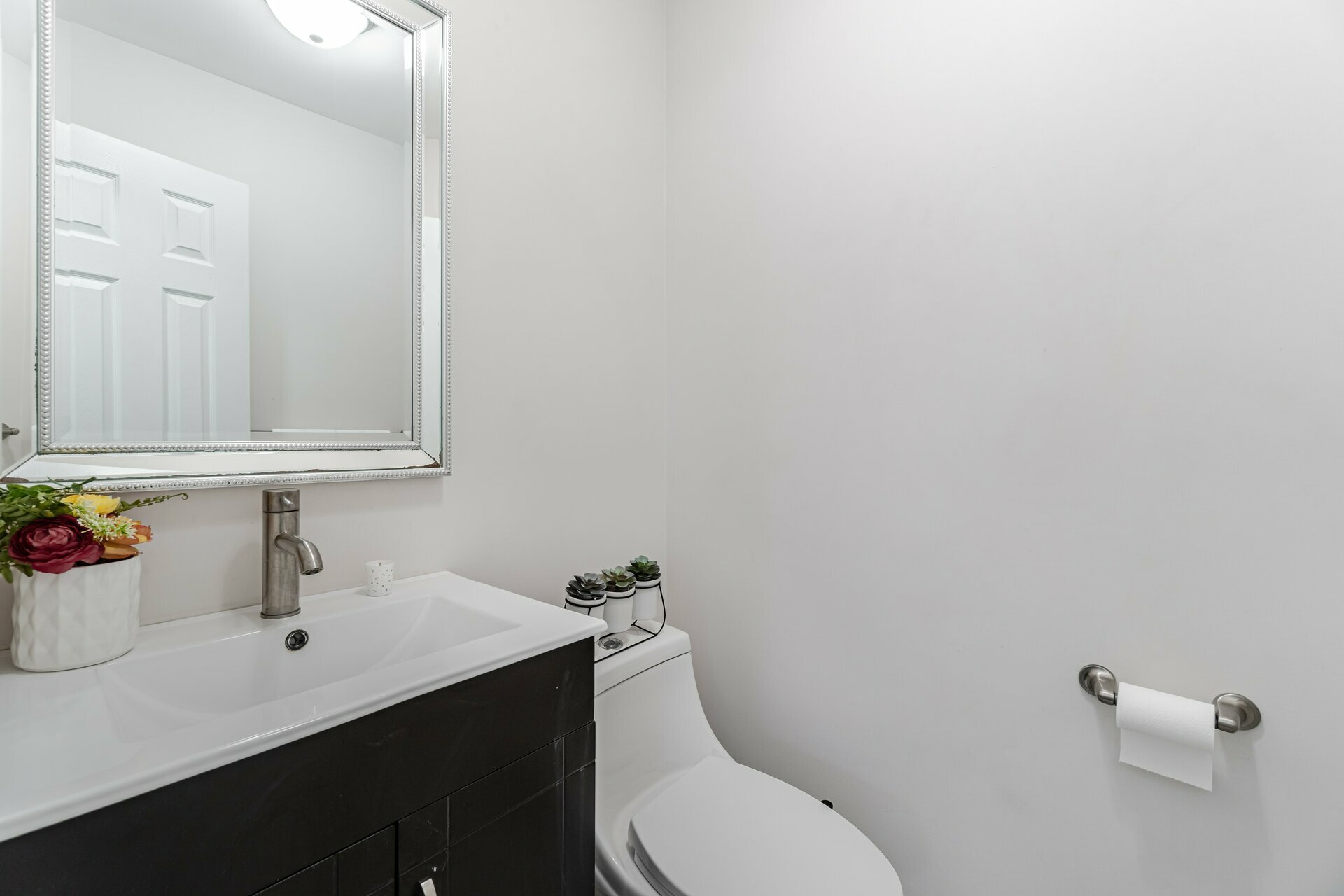 2974 Glover Lane, Burlington Realmedia Tours