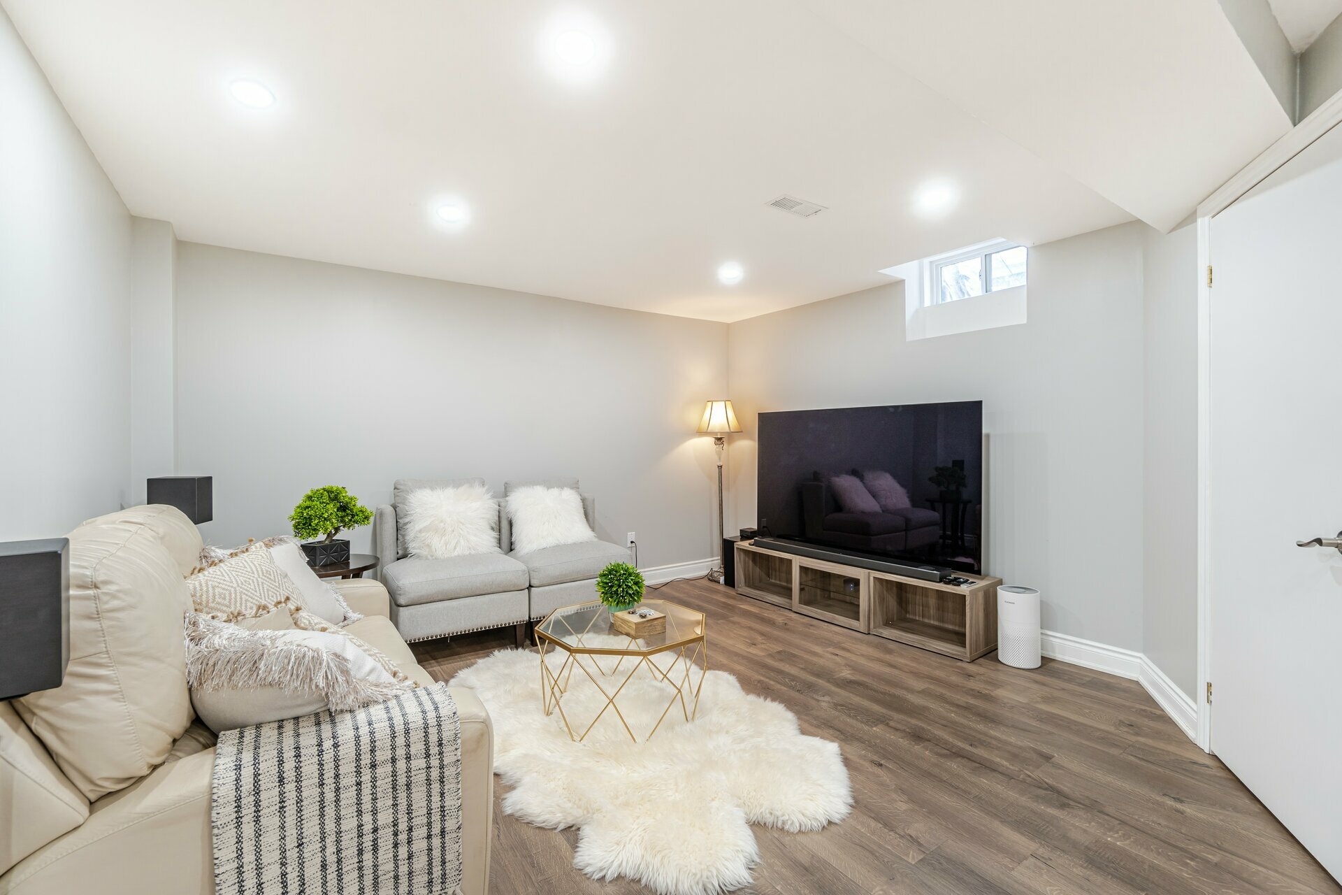 2974 Glover Lane, Burlington Realmedia Tours