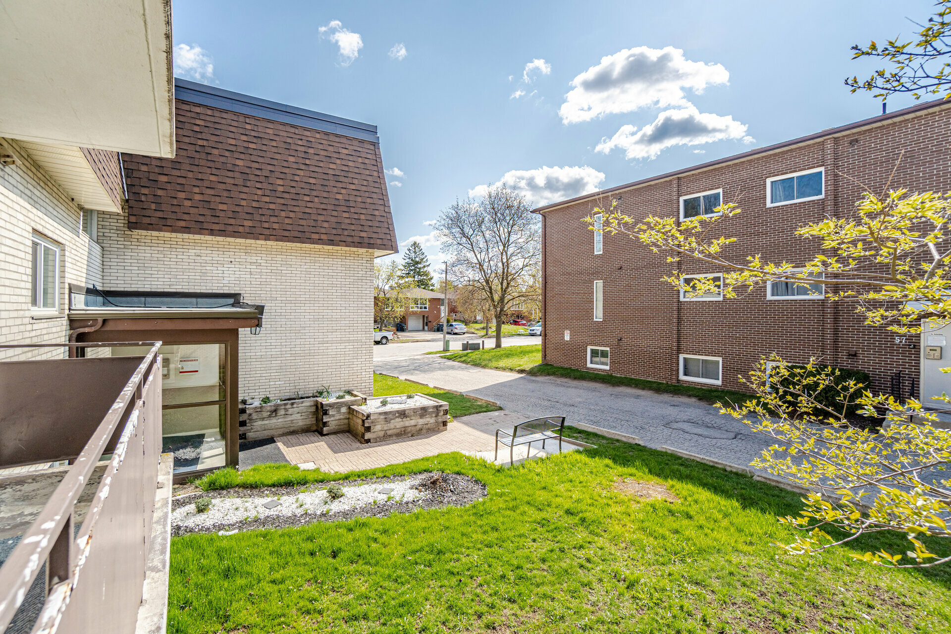 2667332