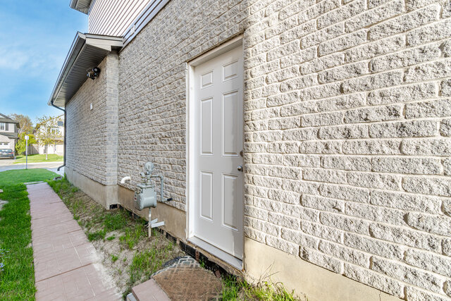 1435 Mickleborough Drive, London - photo 45