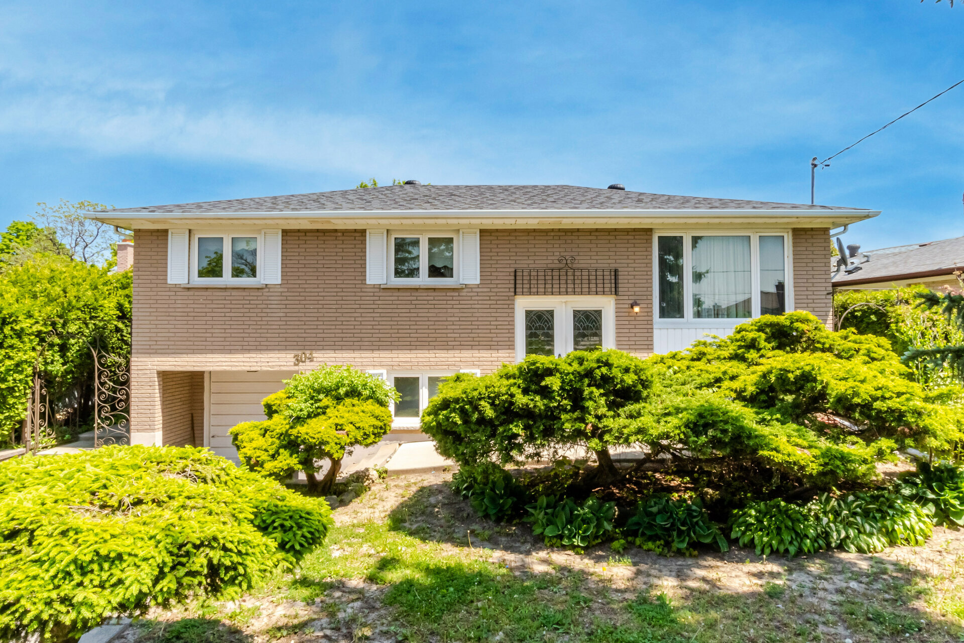 304 Derrydown Road by Frank Hribar