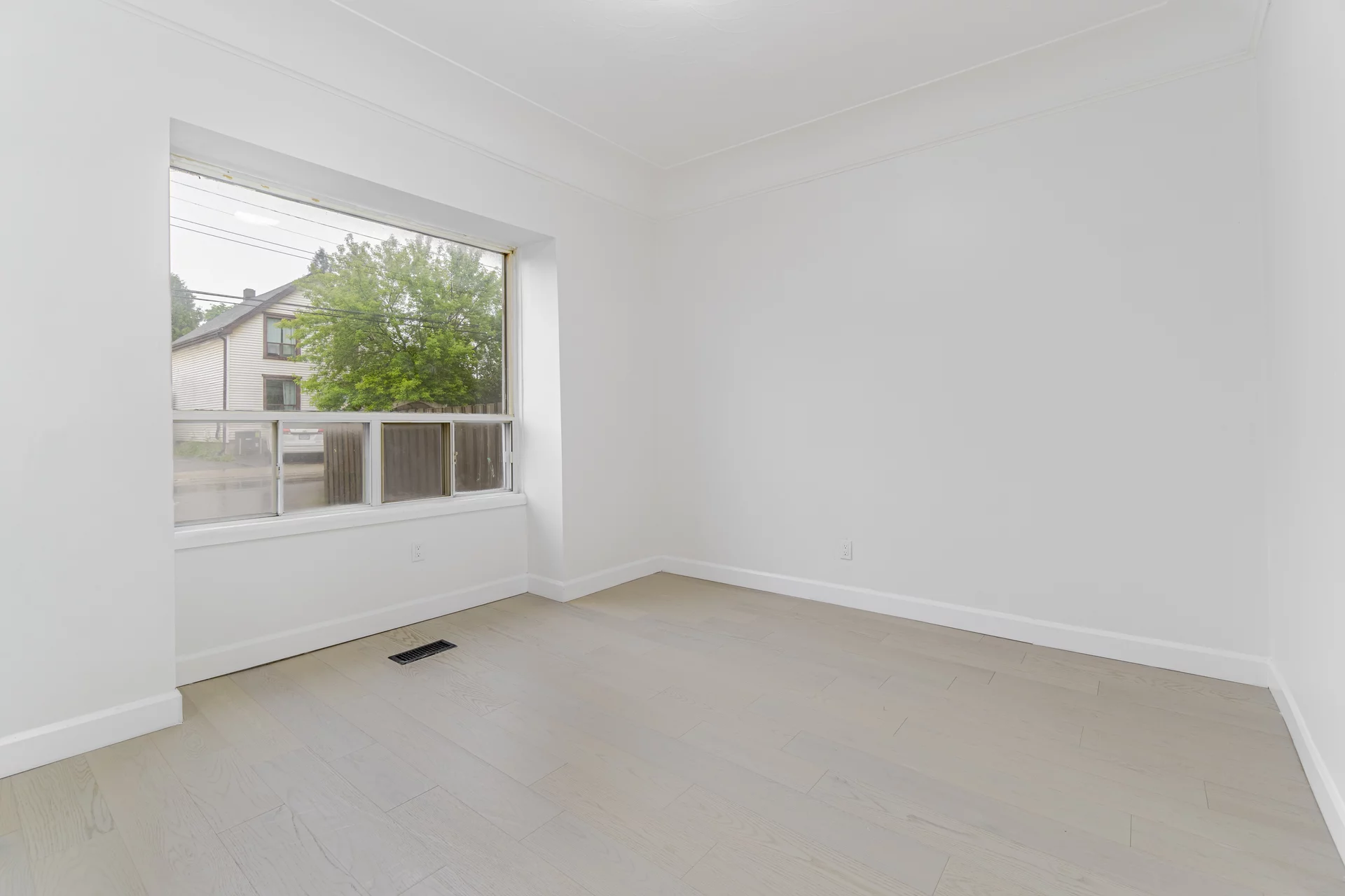 439 Ferguson Avenue North, Hamilton - photo 9