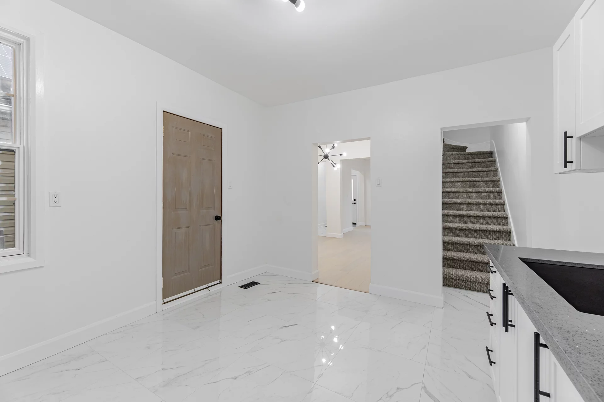 439 Ferguson Avenue North, Hamilton - photo 14