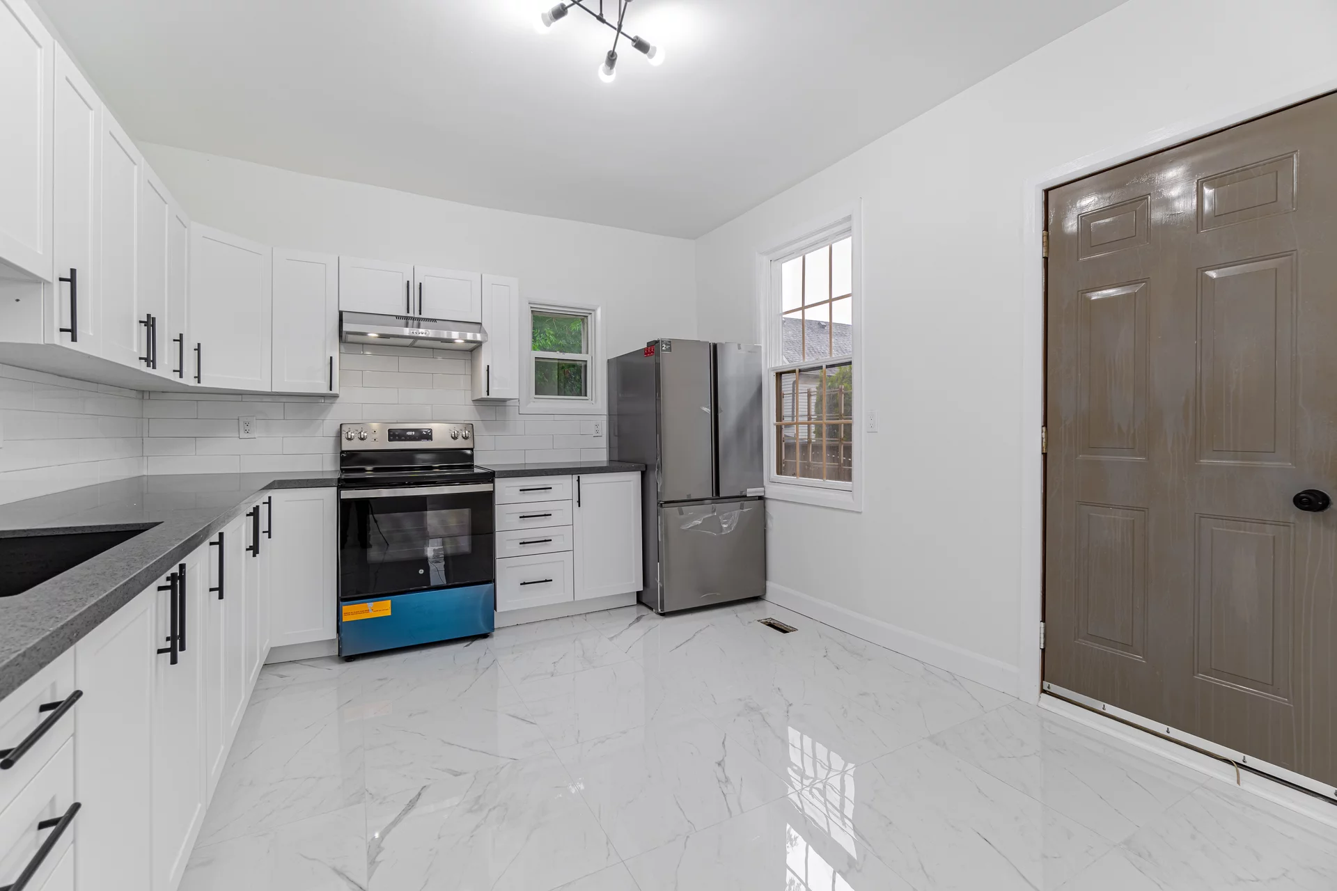 439 Ferguson Avenue North, Hamilton - photo 16