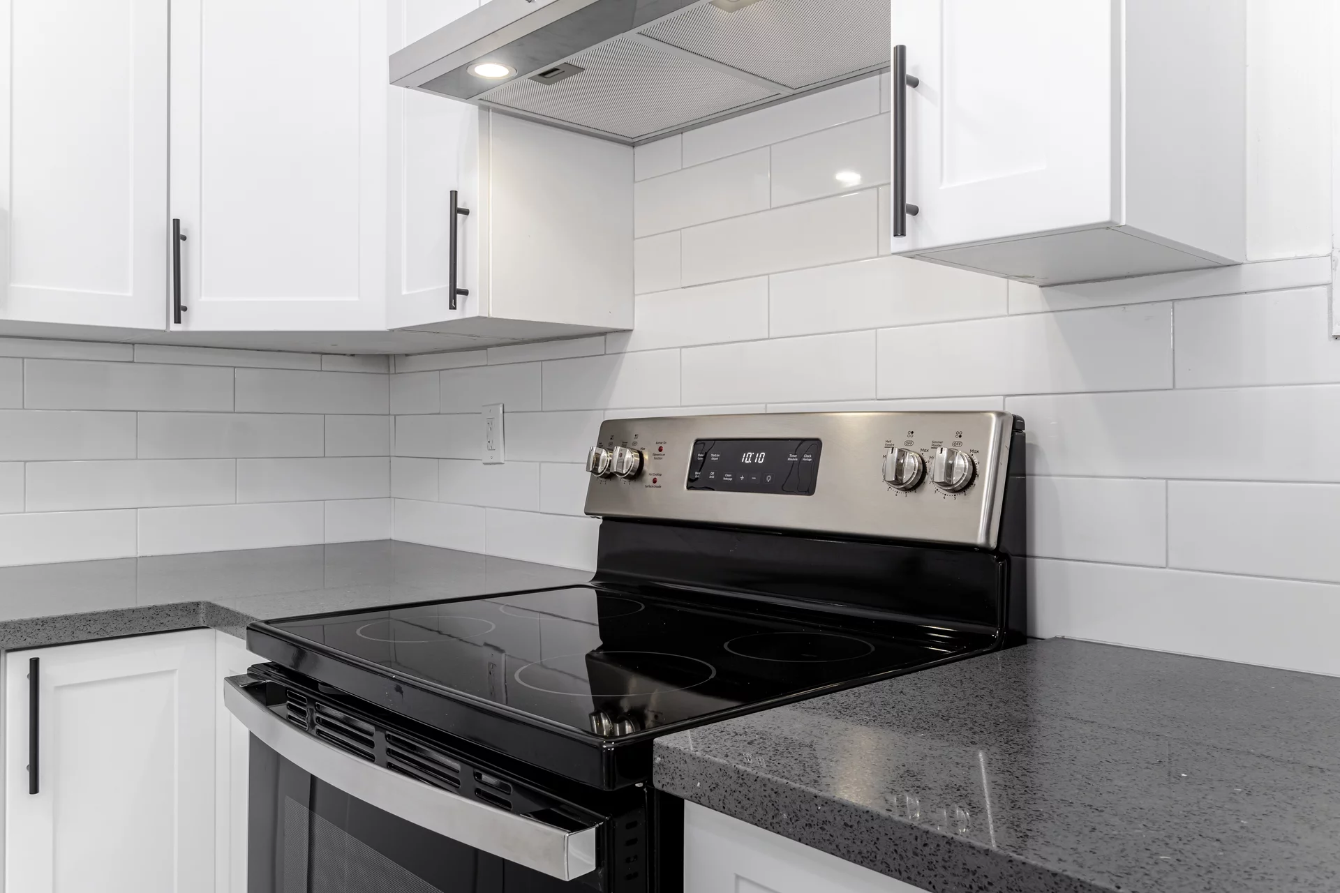 439 Ferguson Avenue North, Hamilton - photo 18