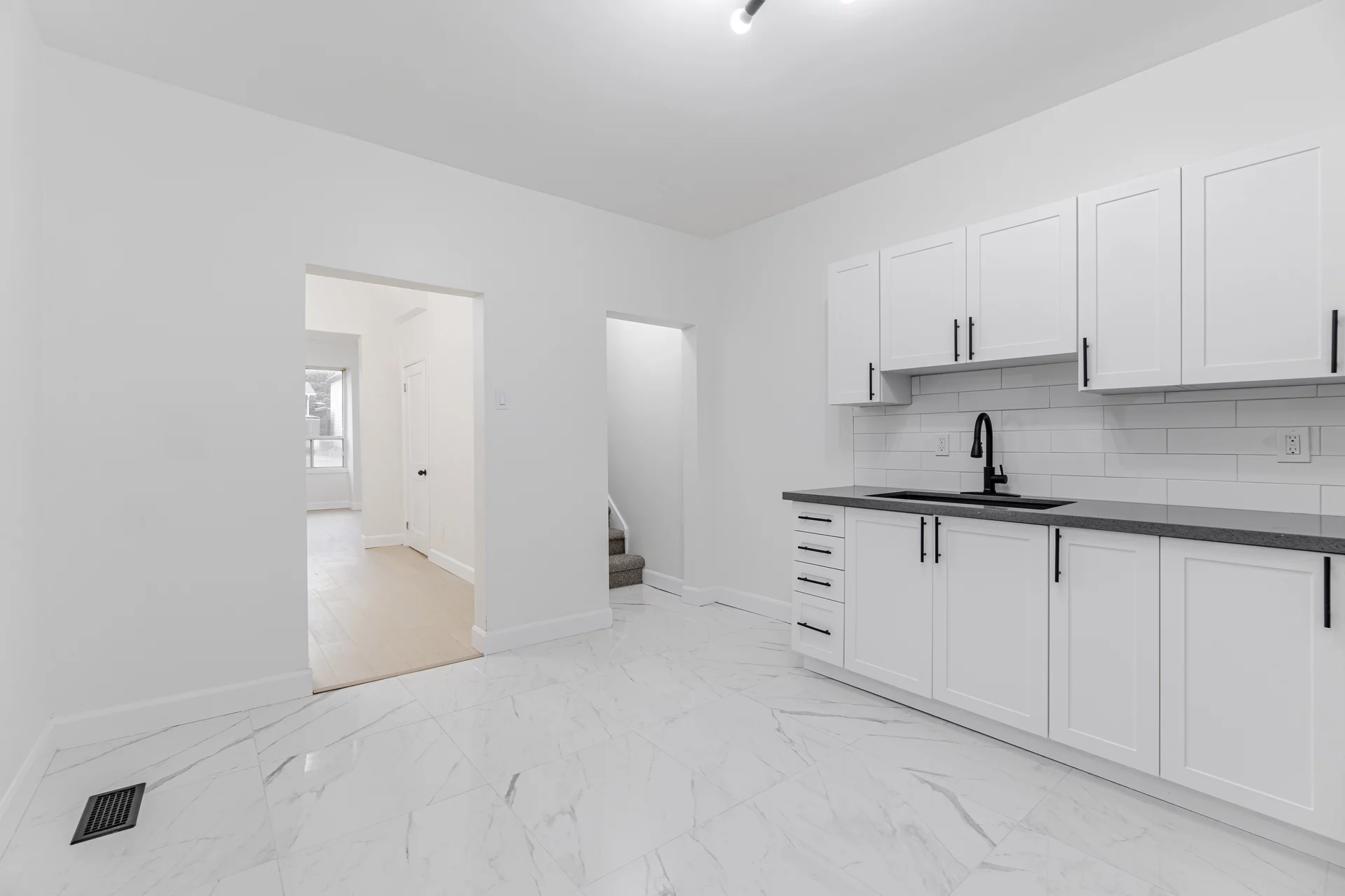 439 Ferguson Avenue North, Hamilton - photo 19