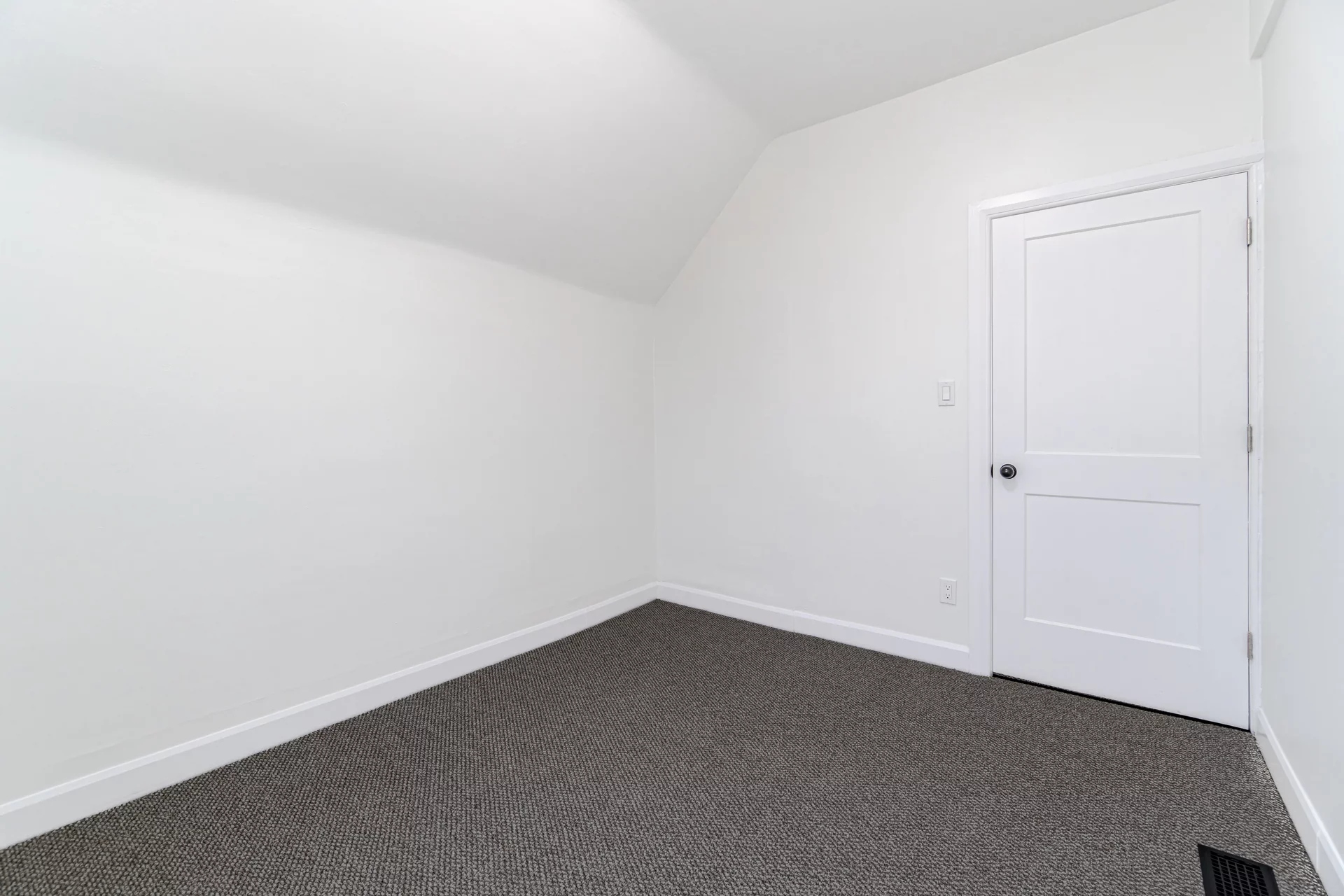 439 Ferguson Avenue North, Hamilton - photo 23
