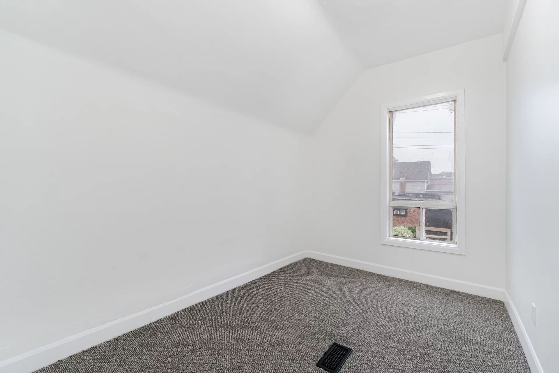439 Ferguson Avenue North, Hamilton - photo 24