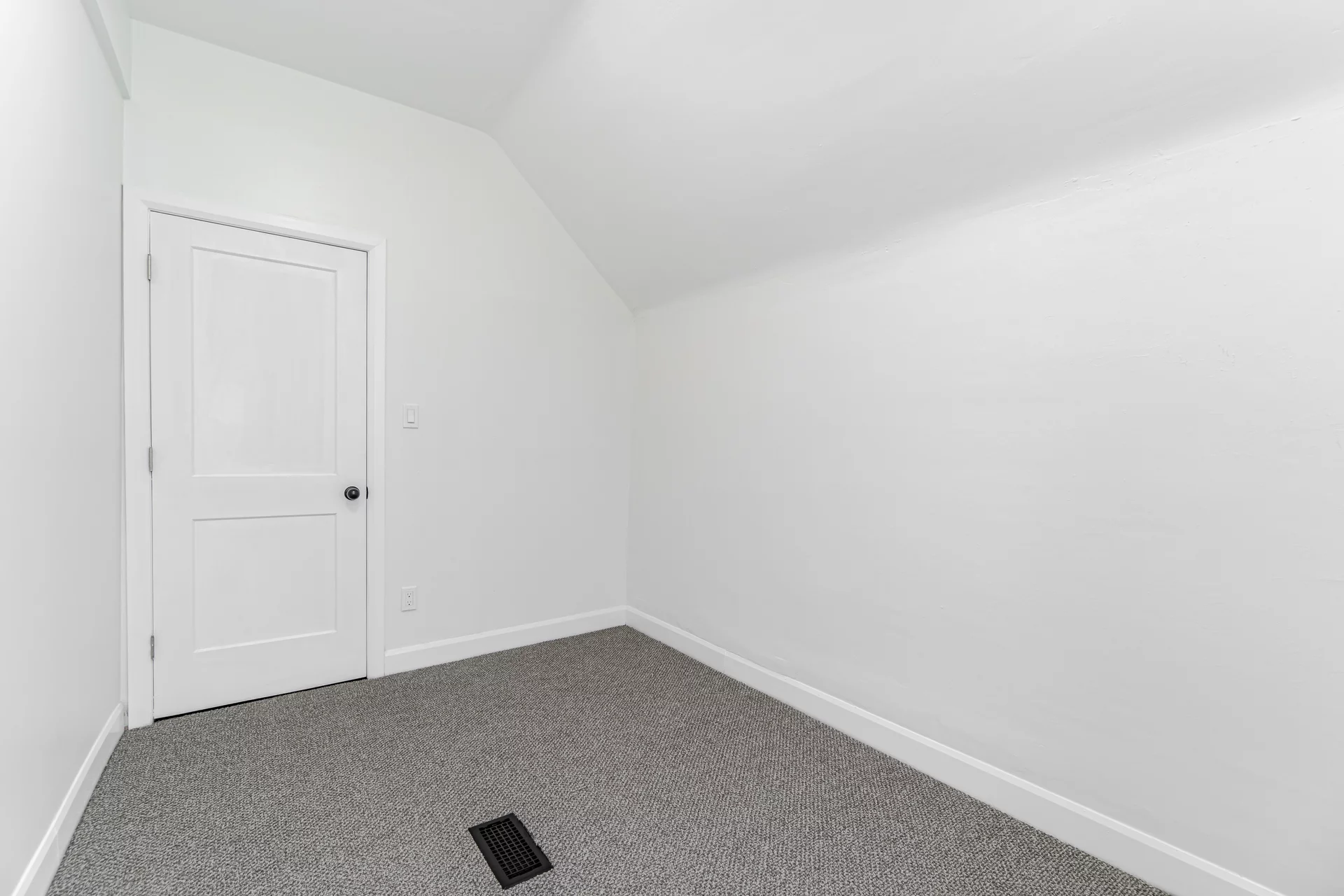 439 Ferguson Avenue North, Hamilton - photo 25
