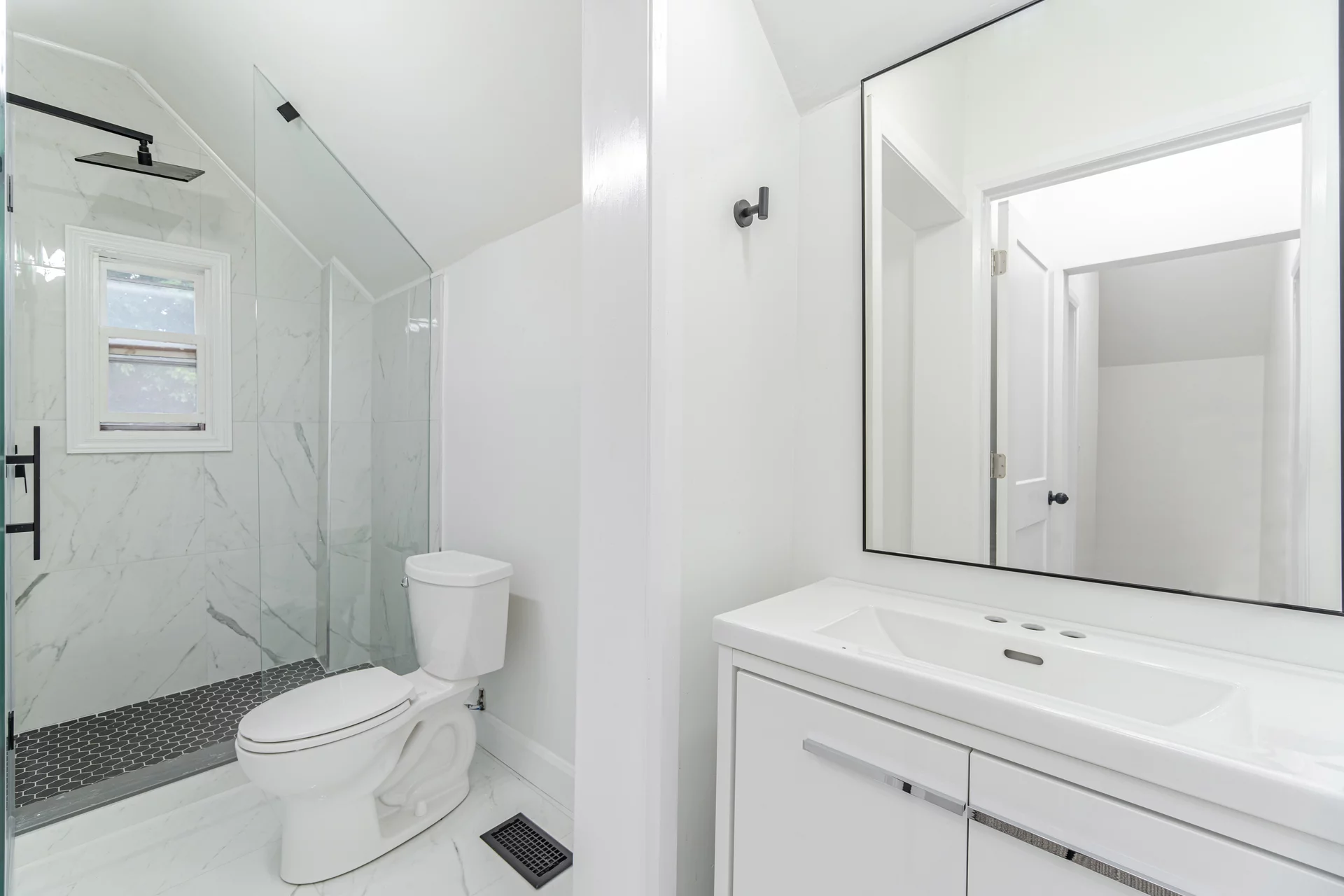 439 Ferguson Avenue North, Hamilton - photo 28