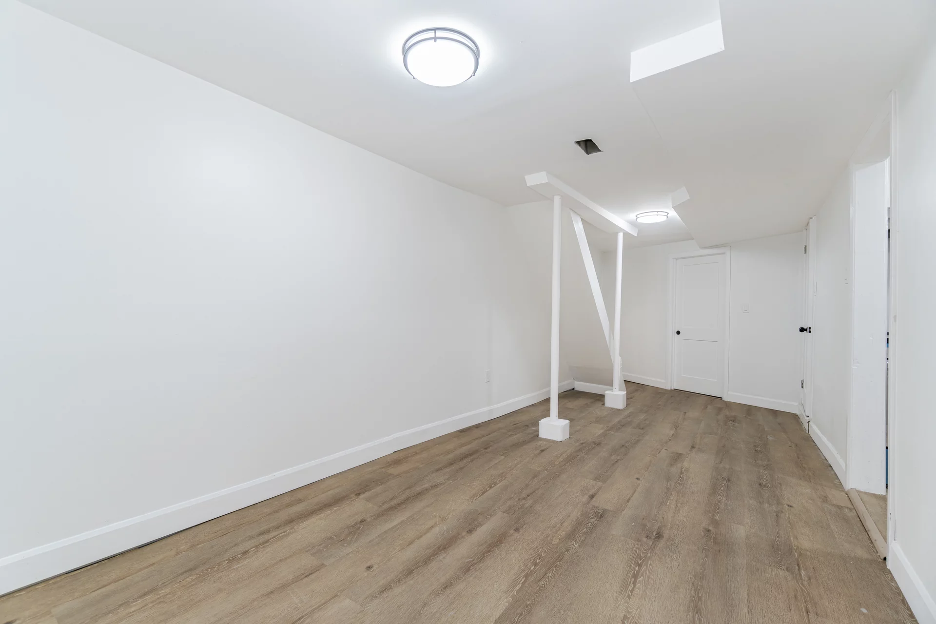 439 Ferguson Avenue North, Hamilton - photo 32