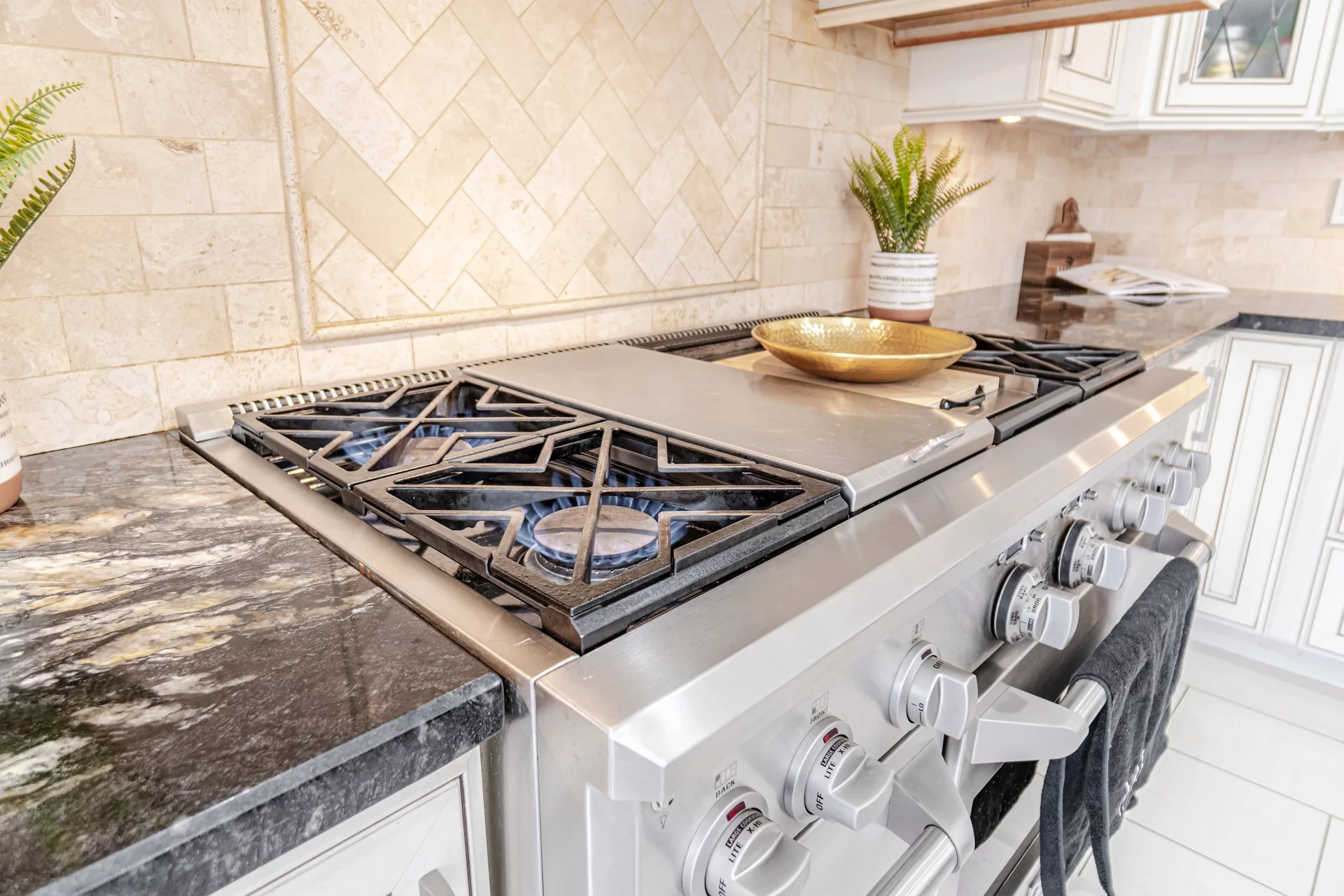 2731476