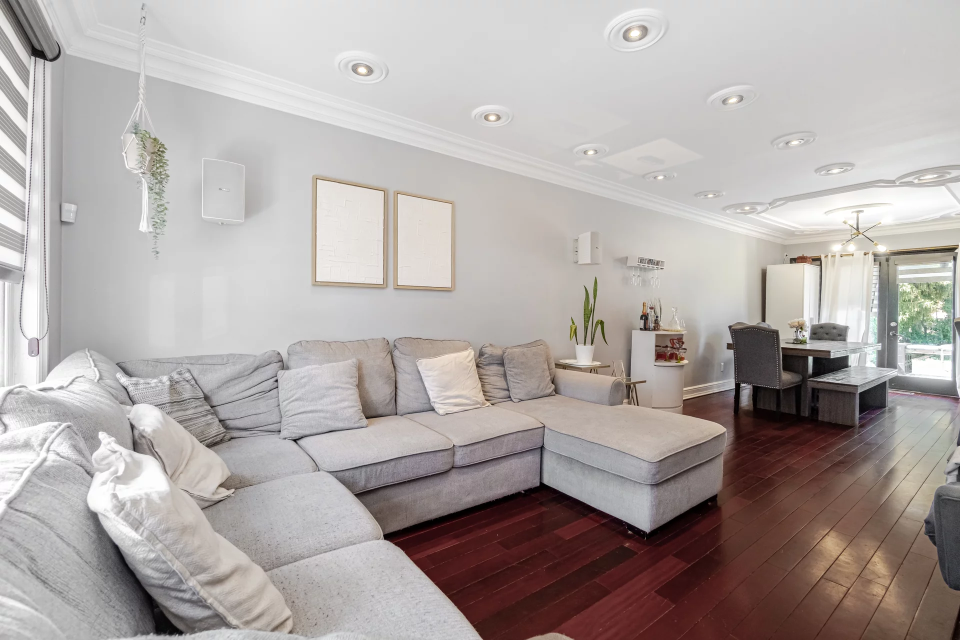 2760327