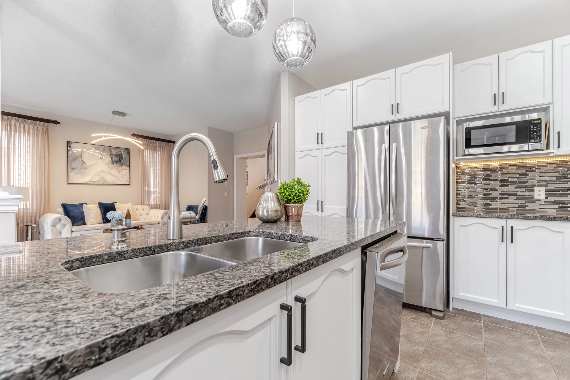 2762930