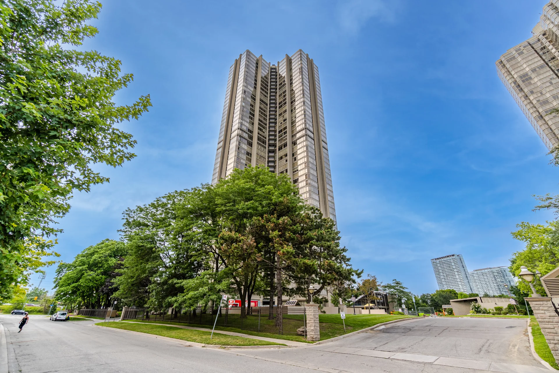 #1910-2045 Lake Shore Boulevard West, Etobicoke - photo 2