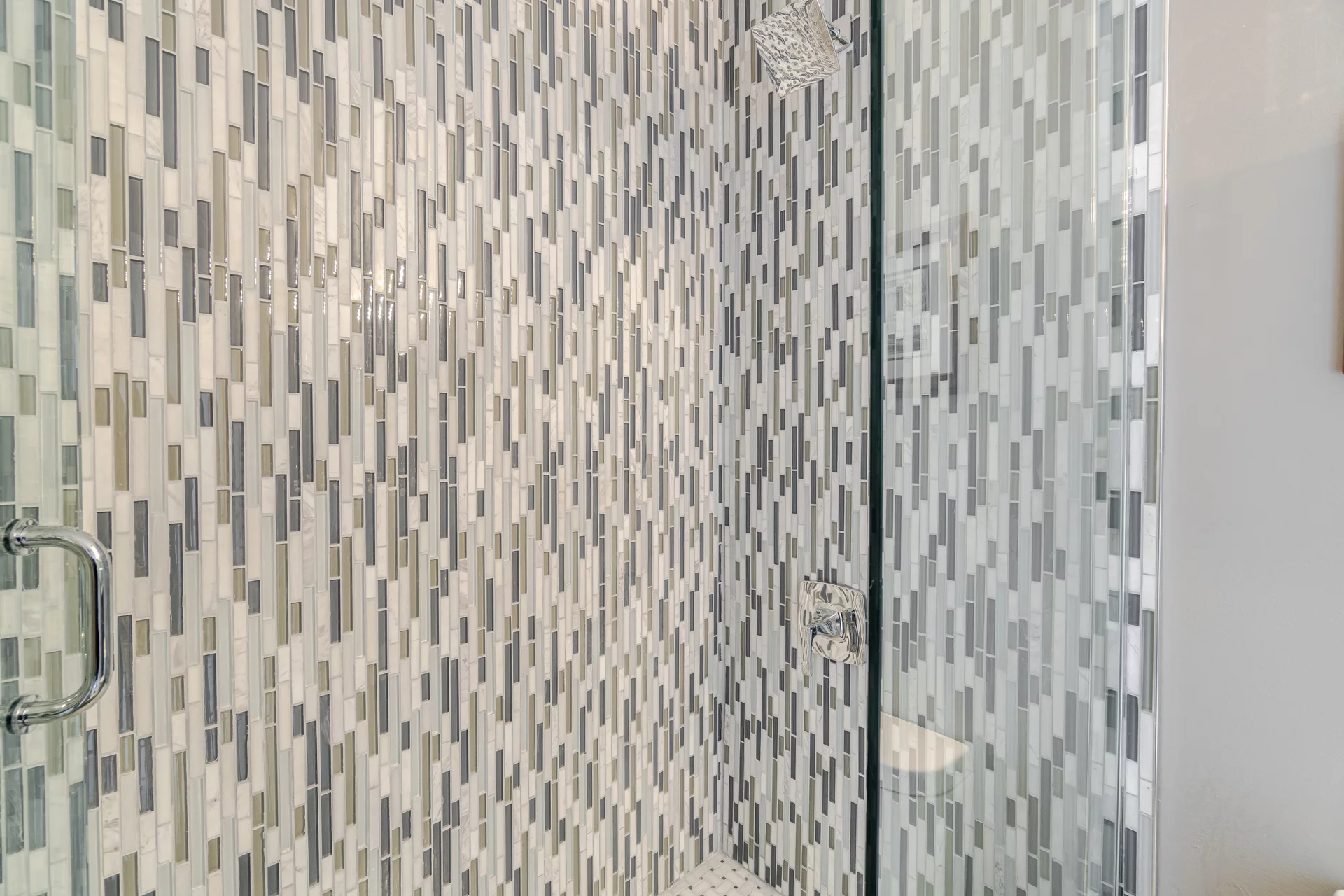 2777285