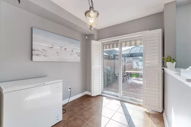25 Mowat Crescent, Georgetown - photo 32