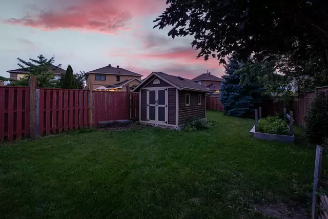 25 Mowat Crescent, Georgetown - photo 84