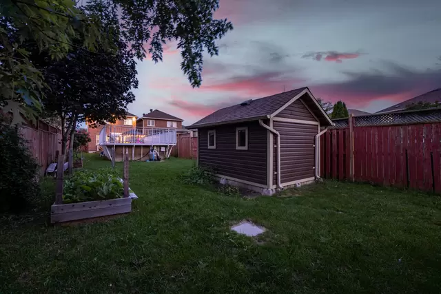 25 Mowat Crescent, Georgetown - photo 86
