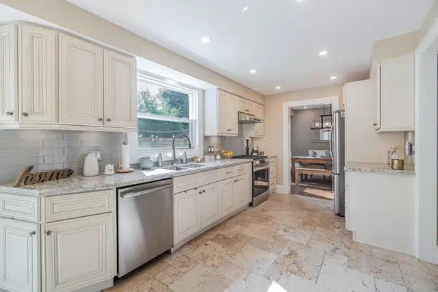 888 Maple Avenue, Milton - photo 28