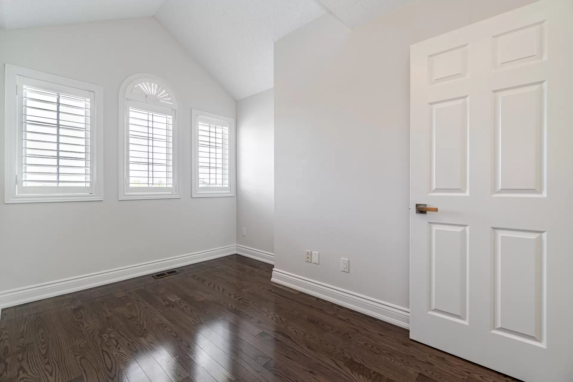 2779805