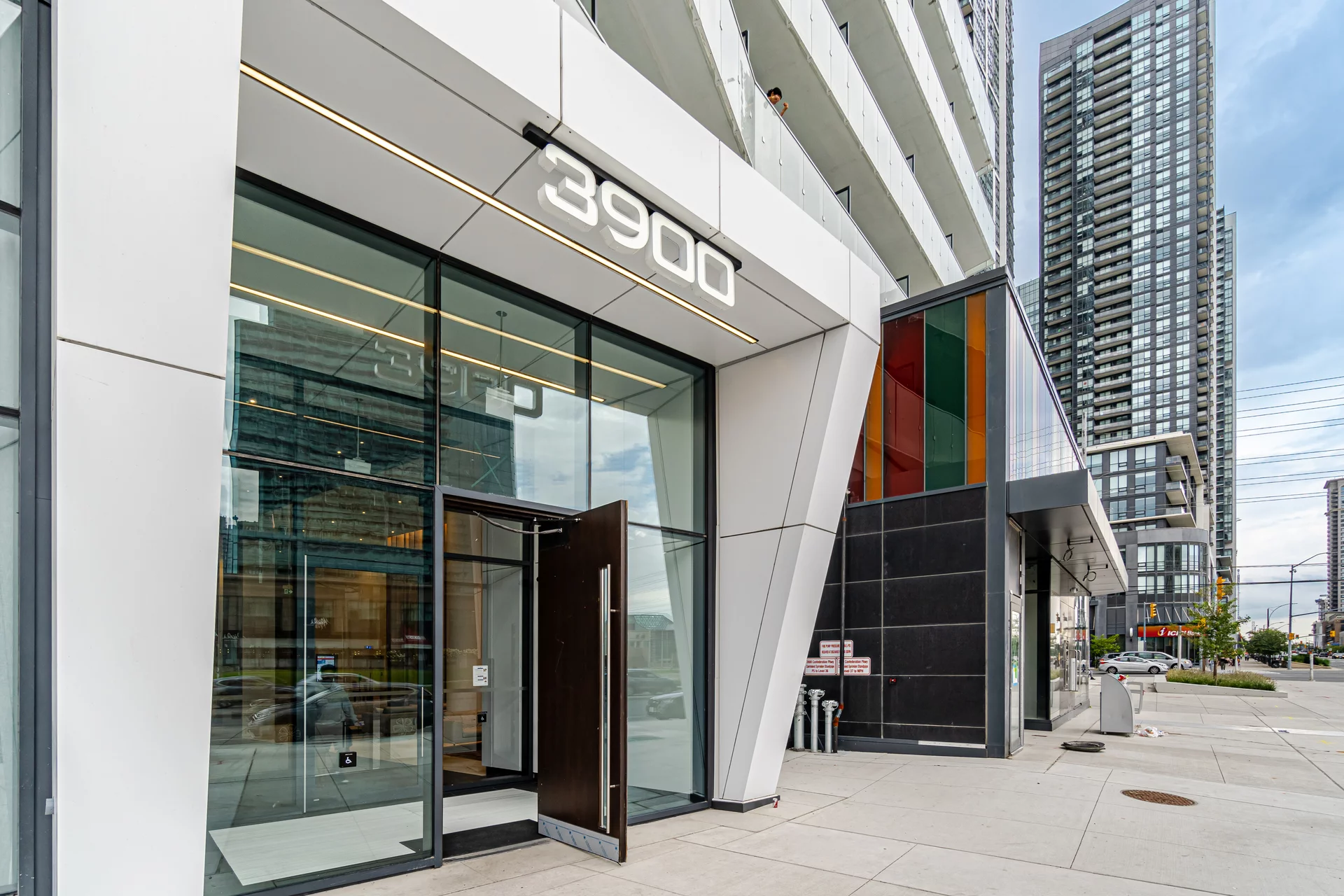 #311-3900 Confederation Parkway, Mississauga - photo 2