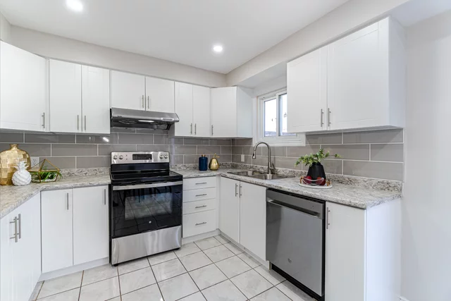 13 Nuffield Street, Brampton - photo 20