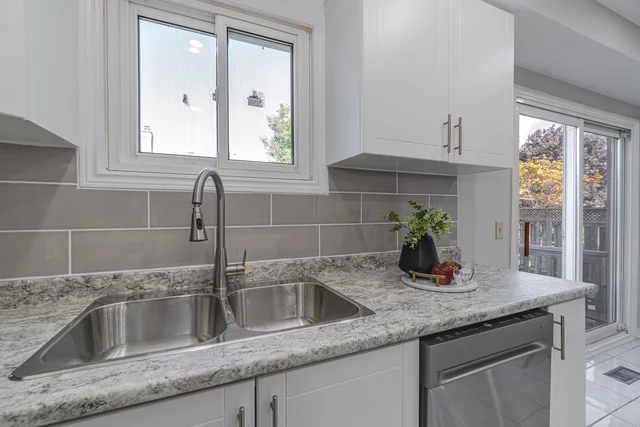 13 Nuffield Street, Brampton - photo 24