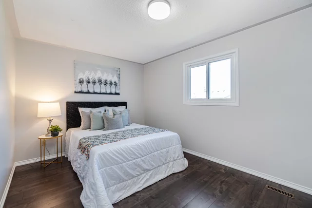 13 Nuffield Street, Brampton - photo 34