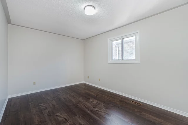 13 Nuffield Street, Brampton - photo 37
