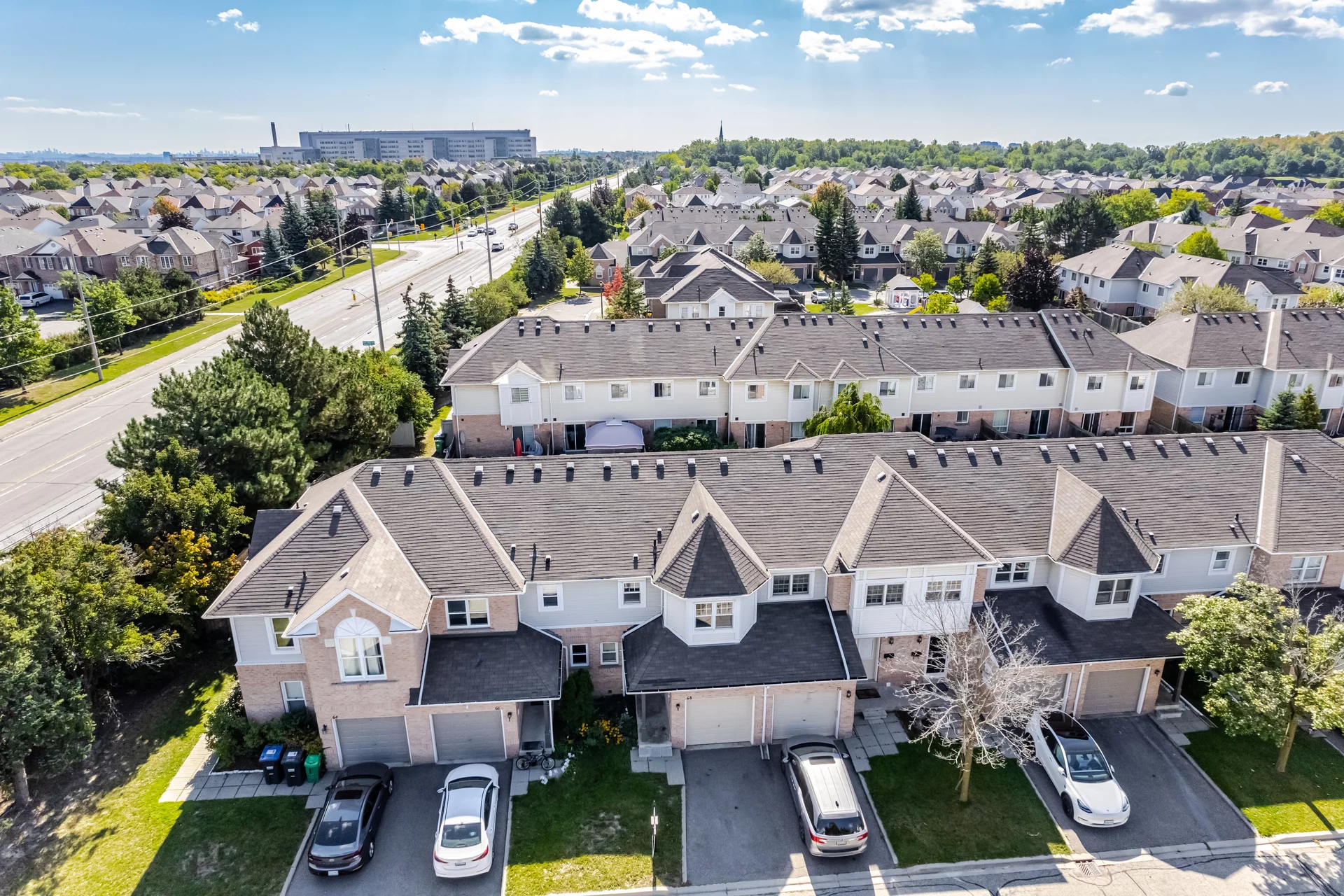 2810885
