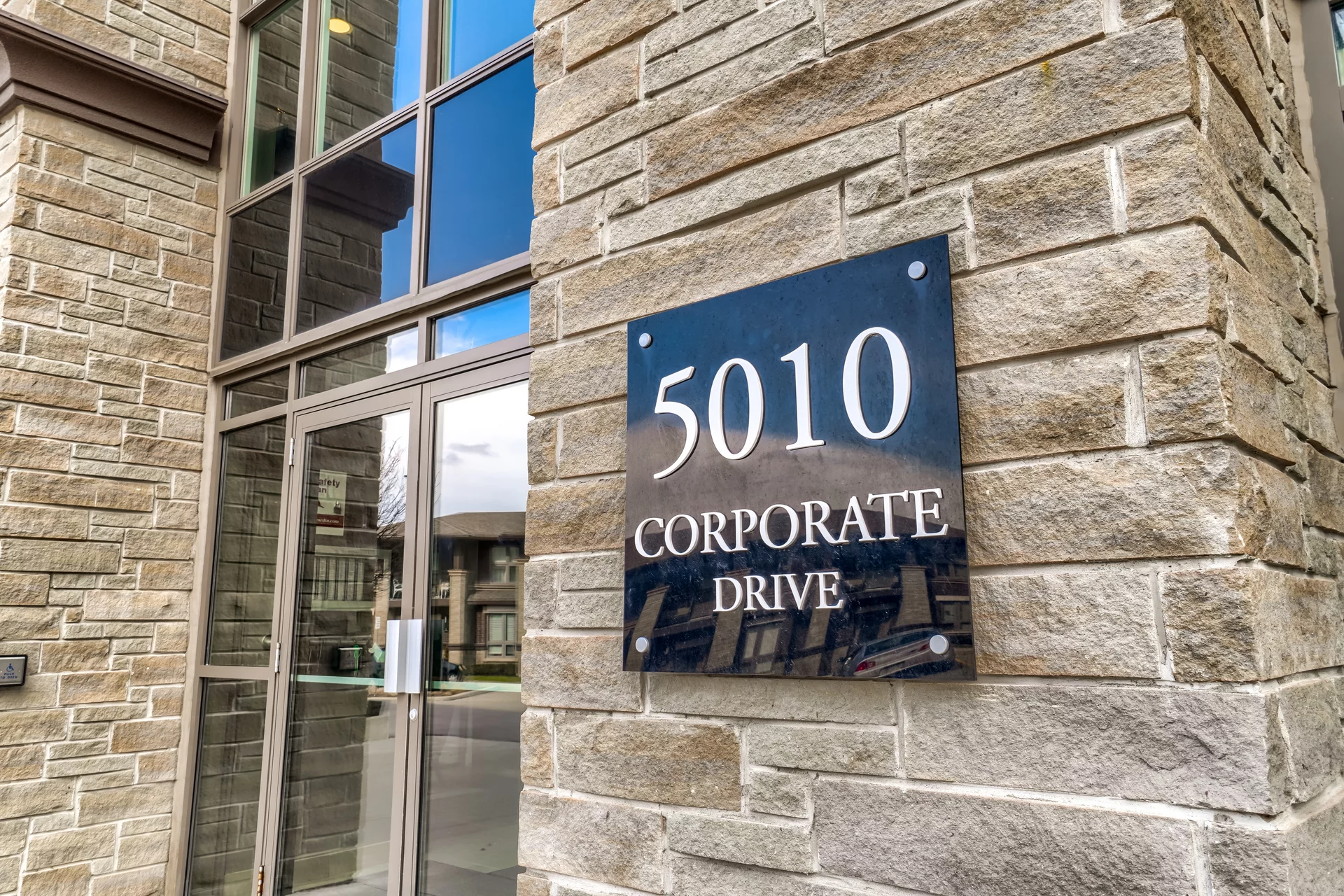 2844046