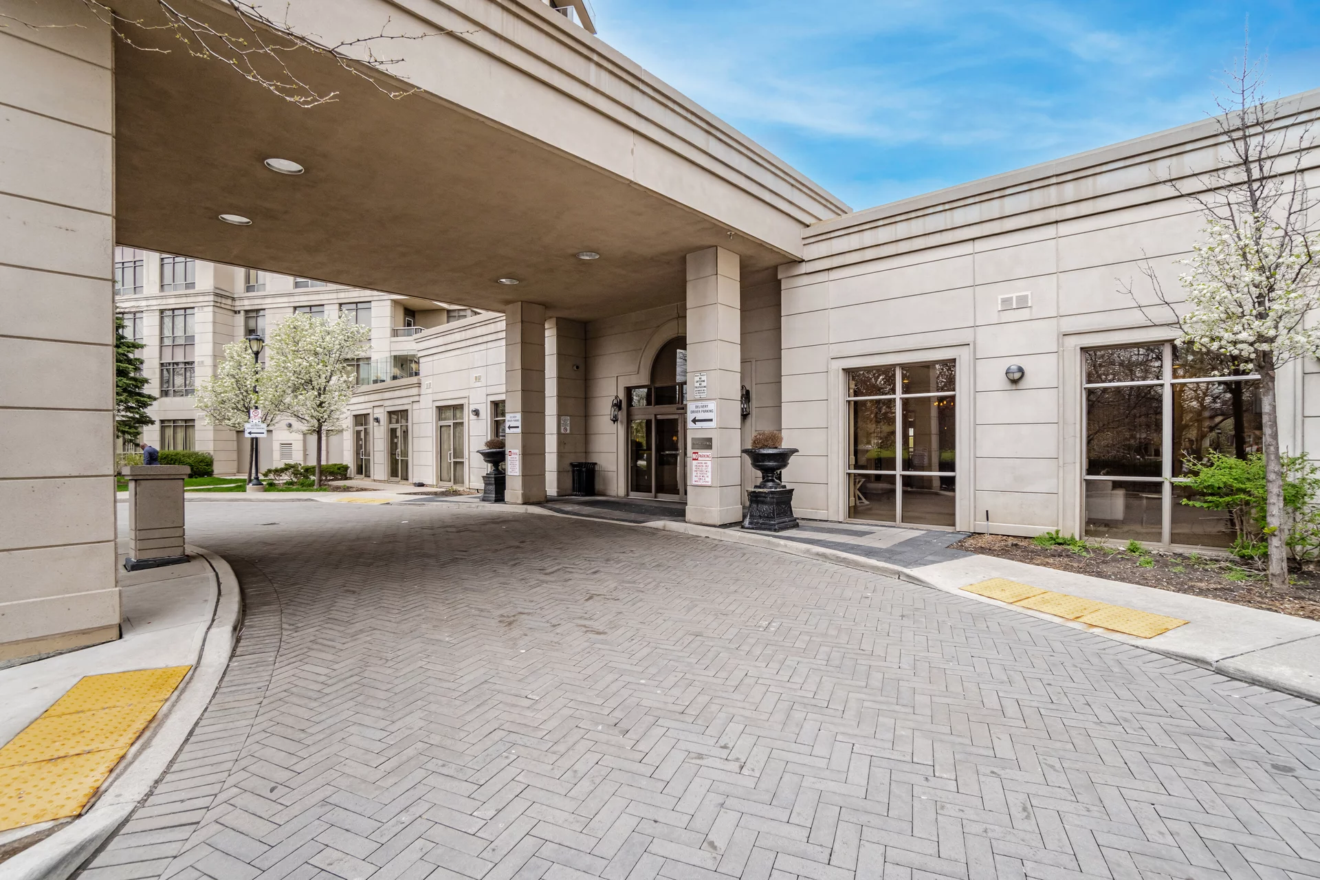 #2304-710 Humberwood Boulevard, Etobicoke - photo 3