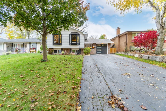 2455 Exeter Crescent, Burlington - photo 2