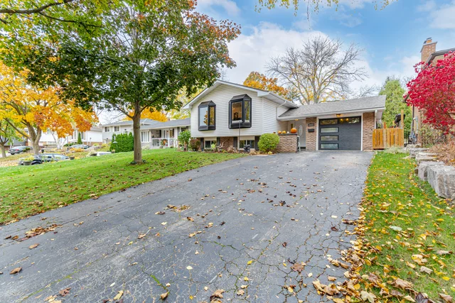 2455 Exeter Crescent, Burlington - photo 3