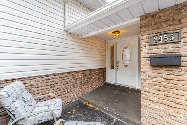 2455 Exeter Crescent, Burlington - photo 6