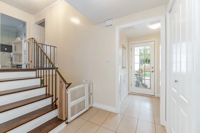 2455 Exeter Crescent, Burlington - photo 8