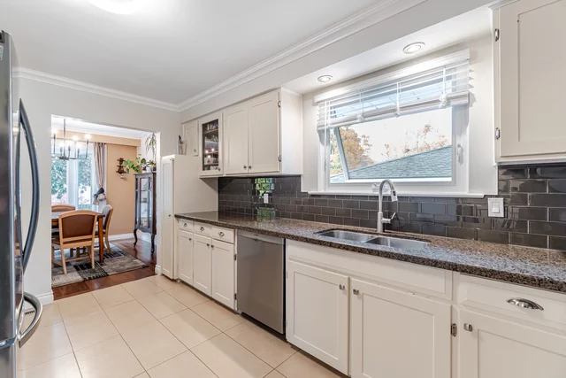 2455 Exeter Crescent, Burlington - photo 18