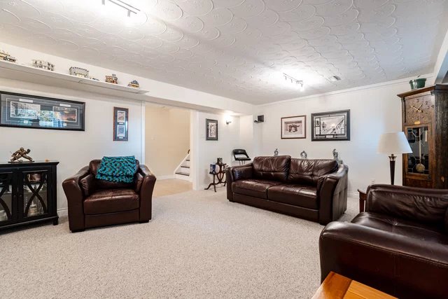 2455 Exeter Crescent, Burlington - photo 32