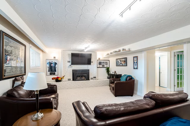 2455 Exeter Crescent, Burlington - photo 33