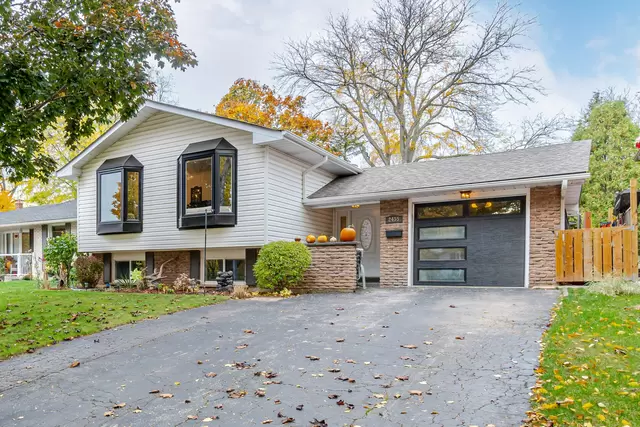 2455 Exeter Crescent, Burlington - photo 1