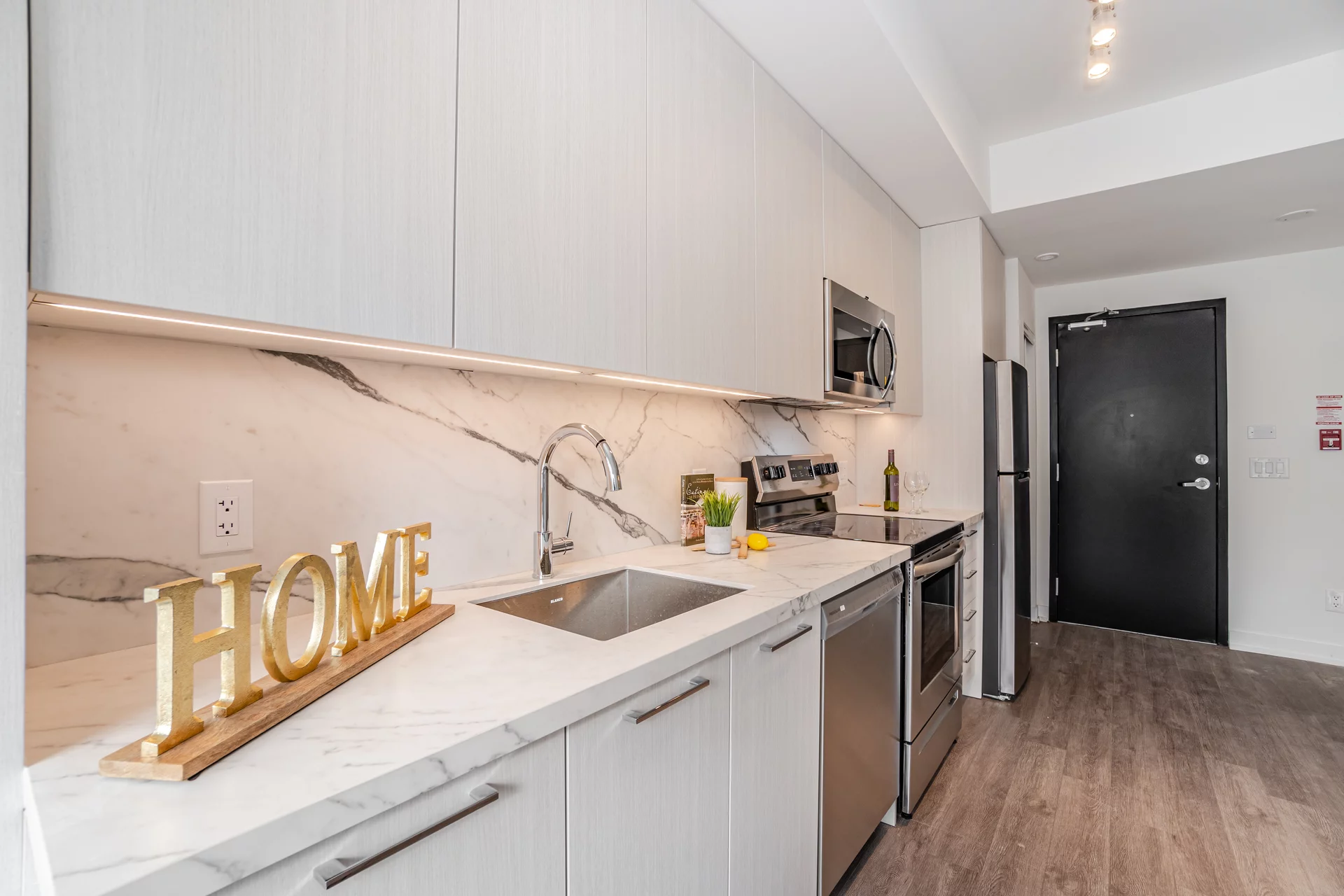 2852032