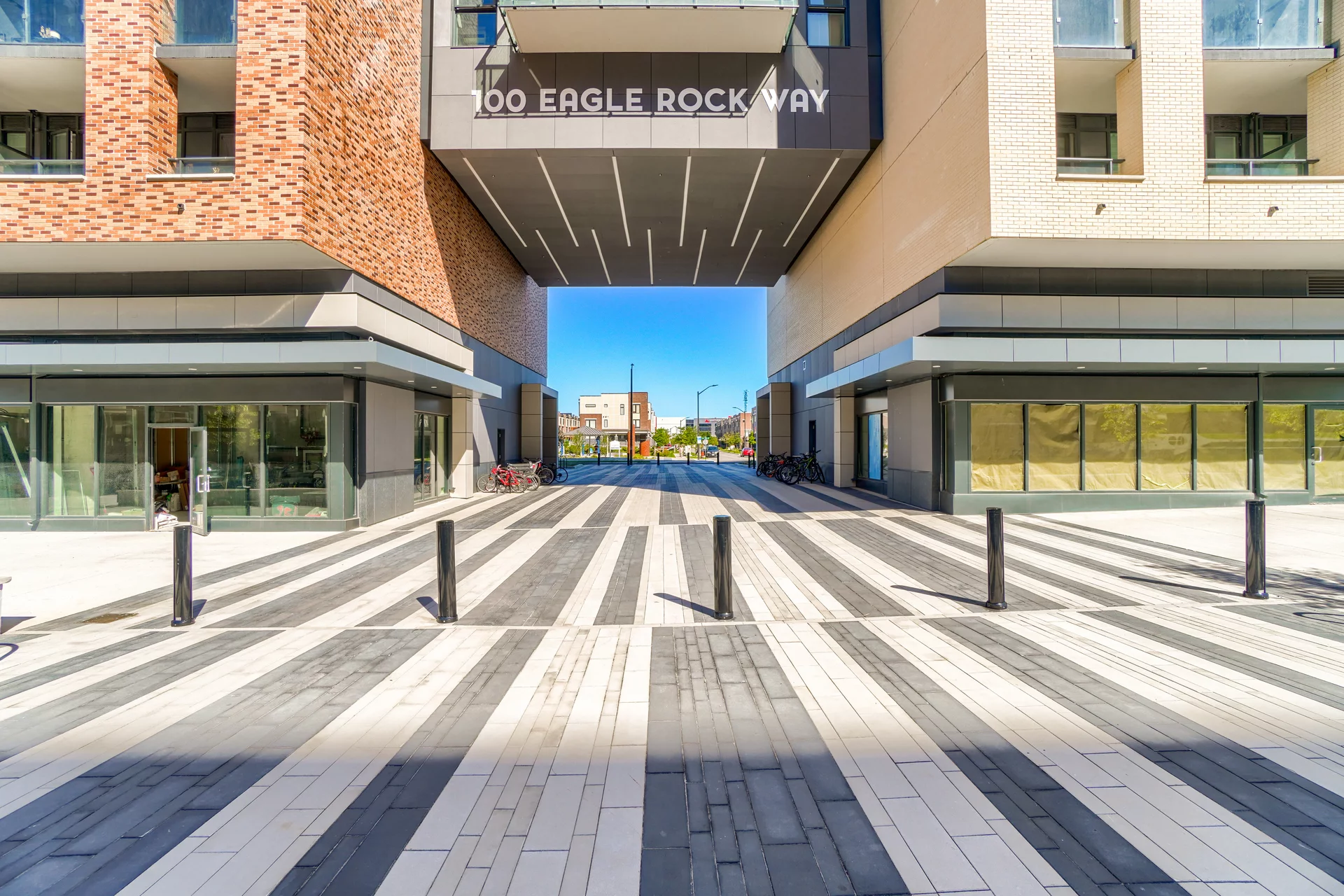 #718-100 Eagle Rock Way, Vaughan - photo 3