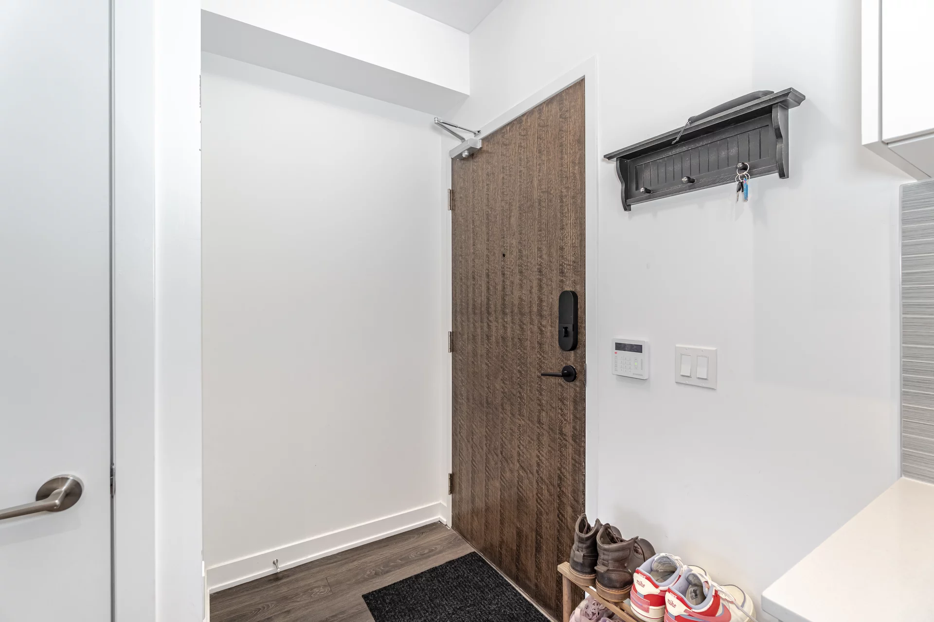 #718-100 Eagle Rock Way, Vaughan - photo 6