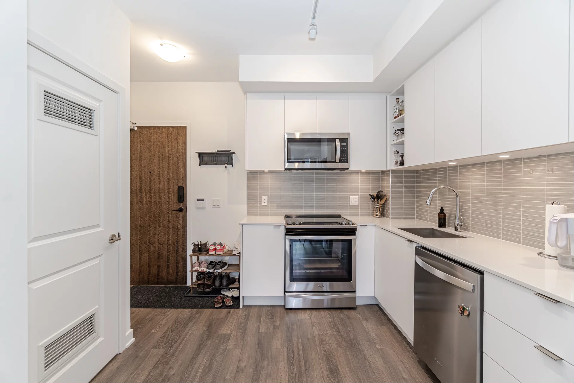 #718-100 Eagle Rock Way, Vaughan - photo 7